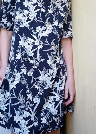 Тёмно-синие платье с белыми цветами