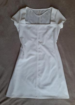 Платье, платье белое с глубоким декольте1 фото