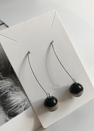 Сучасні стильні сережки зі сталі та агатом дзі4 фото