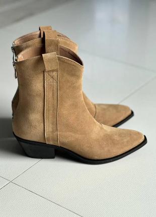 Козаки жіночі короткі з натуральної замші бежеві 40 woman's heel