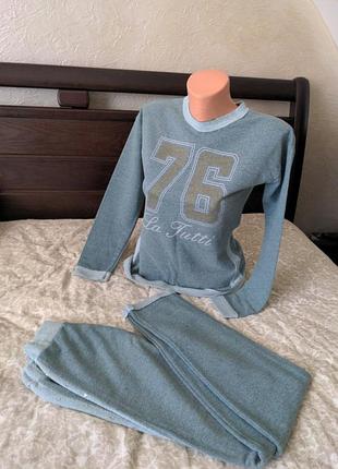 Костюм с удлиненной кофтой на брюках