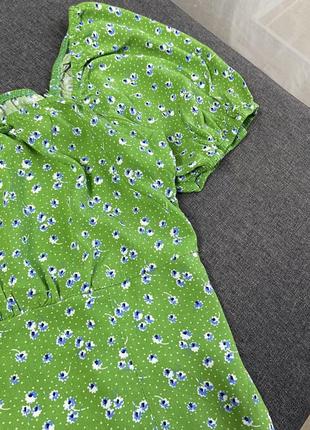 Красивая зеленая блузка в цветочный принт открытые плечи рукава-фонарики3 фото
