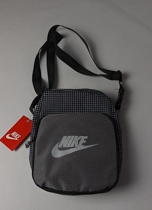 Месенжер nike