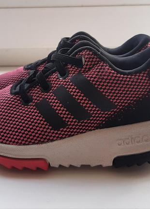 Фирменные  кроссовки  adidas.