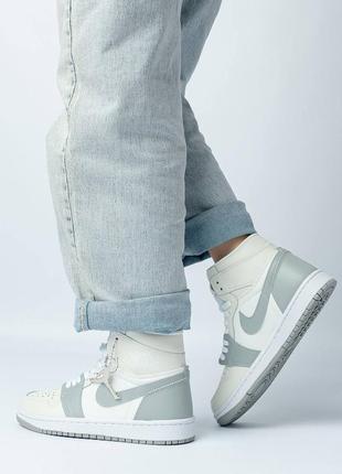Жіночі кросівки високі nike air jordan 1 high grey white найк аир джордан белые с серым