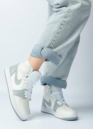 Жіночі кросівки високі nike air jordan 1 high grey white найк аир джордан белые с серым5 фото