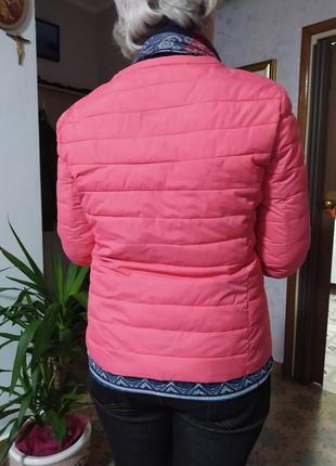 Розовая женская куртка2 фото