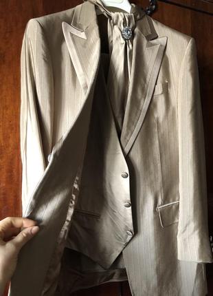 Классный костюм тройка morandi bocci