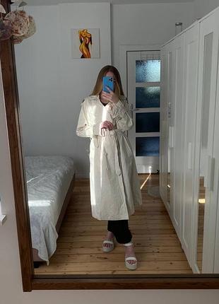 Весняний молочний тренч zara