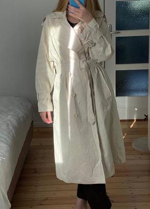 Весняний молочний тренч zara