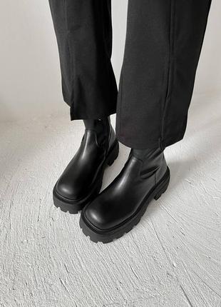 Кожаные ботинки ботфорты с квадратным носом на байке массивные высокие на рифленой подошве платформе9 фото