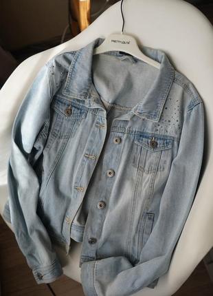 Джинсовая куртка прямого кроя светлый джинс1 фото