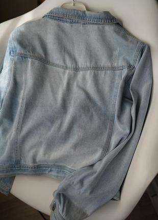 Джинсовая куртка прямого кроя светлый джинс4 фото