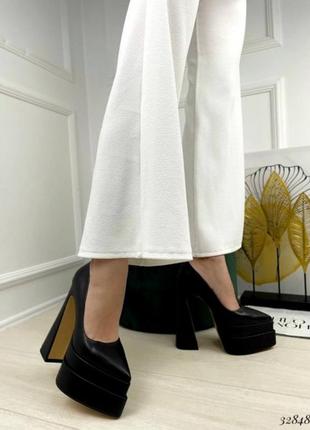 Стильні туфлі на високих підборах