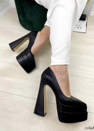 Стильні туфлі на високих підборах