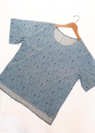 Стильна блакитна футболка блуза з зірками