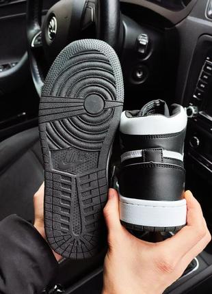 Жіночі і підліткові високі кросівки nike air jordan 1 retro чорні та білі🔥5 фото