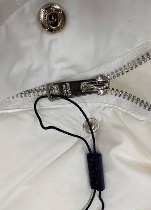Женская жилетка с капюшоном премиум белая6 фото