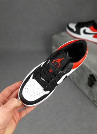 Женские черные с красным кроссовки nike air jordan 1 low 🆕 найк джордан4 фото