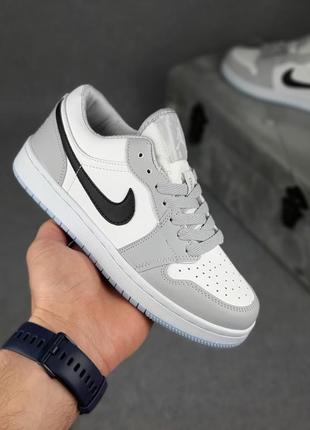 Жіночі сірі з білим шкіряні  кросівки nike air jordan 1 low 🆕 найк джордан