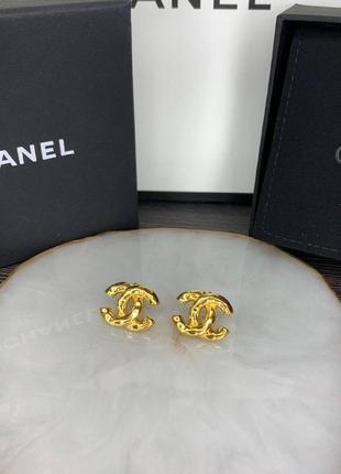 Сережки гвоздики шанель позолота/малі сережки гвоздики лого шанель