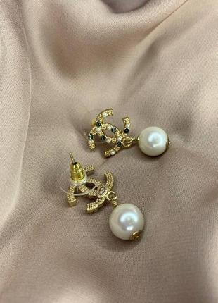 Брендові сережки гвоздик із логотипом позолоту перлів циркій7 фото