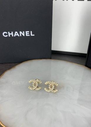 Серьги гвоздики шанель позолота / маленькие сережки гвоздики лого шанель
