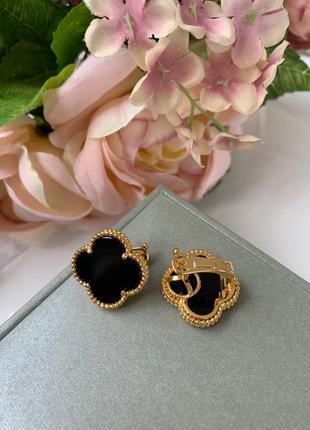 Серьги клевер крупные 2 см на английском замочке / цвет черный / напыление лимонным золотом au 750