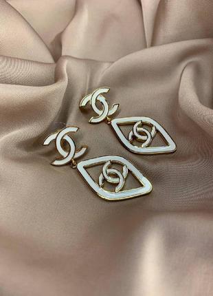 Брендові сережки гвоздик із логотипом позолота цирконій ромб