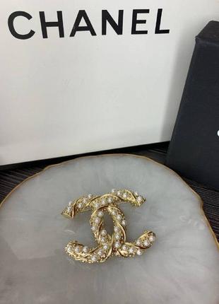 Брошка шанель із перлами/перлинна брошка шанель/ брошка з дрібними перлами