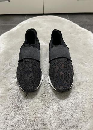 Кроссовки zara