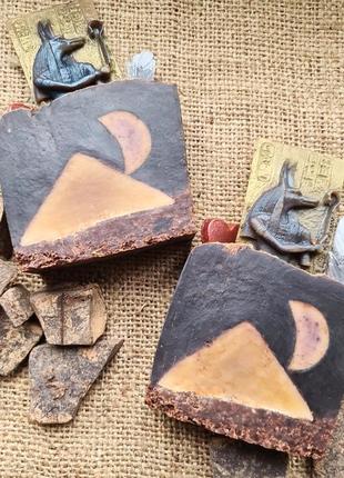 «анубис» натуральное мыло, с нуля. кусочек. египет. пирамиды. ручная работа. шоколад и травы.1 фото