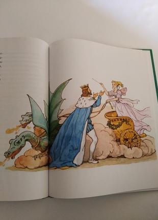 Новая детская книга " красная шапочка" и " спящая красавица"