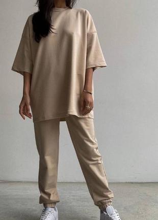 Костюм женский бежевый однотонный оверсайз футболка брюки джоггеры на высокой посадке с карманами качественный стильный