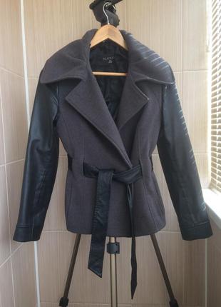 Распродажа стильное пальто с кожаными рукавами.смотрите еще мои вещи, много интересного.