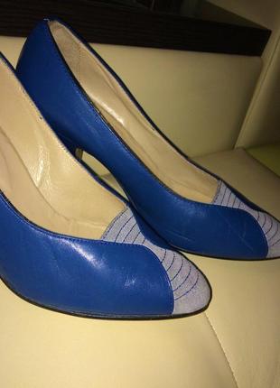 Женские кожаные синие туфли с элементом замши на невысоком каблуке,36-37р(24см)