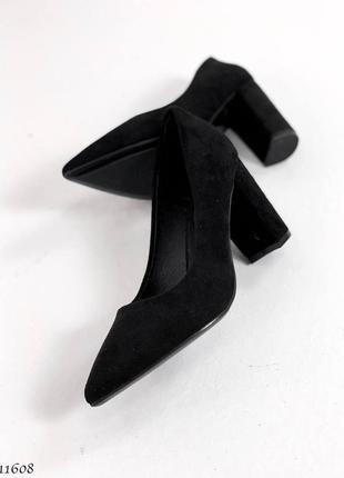 Туфлі на підборі широкому високому чорні з вузьким носиком замш