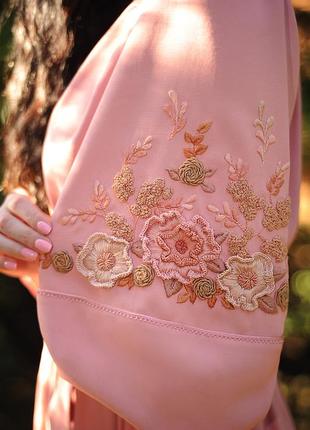 Ошатна сукня з ручною вишивкою «чуттєва квітка»