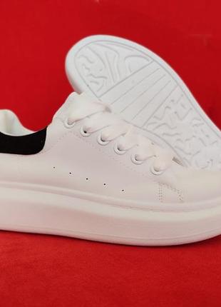 Білі з чорним кросівками кеди мокасини сліпони макквіни в стилі mcqueen5 фото