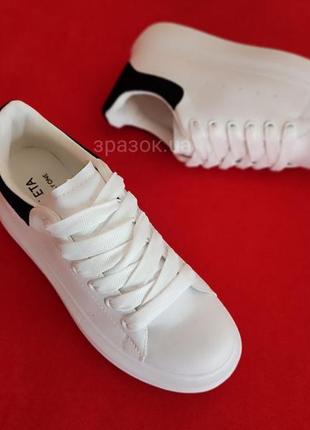 Білі з чорним кросівками кеди мокасини сліпони макквіни в стилі mcqueen6 фото