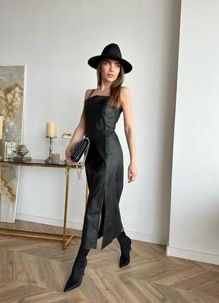 Стильное классическое классное красивое хорошенькое удобное модное трендовое простое платье платье сарафан черный эко кожаный на бретелях5 фото