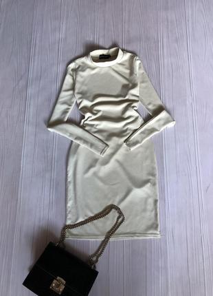 Плаття з красивою спинкою prettylittlething