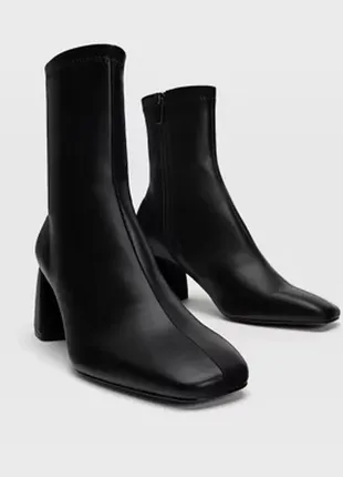 Ботинки носки stradivarius, черного цвета