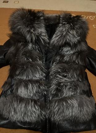Шкіряна курточка з хутром чорнобурки