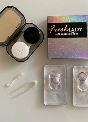 Линзы цветные фиолетовые. перекрывают тёмные глаза. в комплекте набор для у