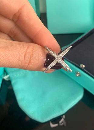 Кольцо в стиле тиффани крест накрест в серебре 925 пробы, камень цирконий, в брендовой упаковке, люкс