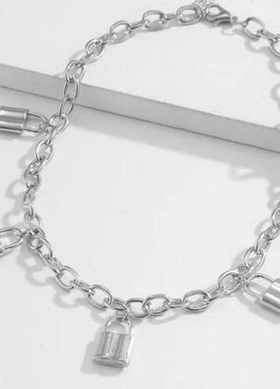 Ожерелье -чокер с подвесками замочками в серебряном цвете.3 фото