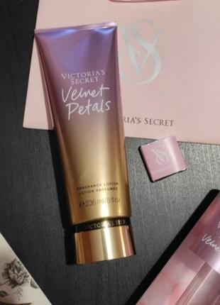 Парфумированный лосьйон, крем для рук і тіла velvet petals💕victoria's secret вікторія сікрет вікторія сікрет оригінал2 фото