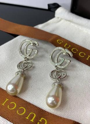 Срібні брендові сережки з цирконами та перлами майоражу, є логотип, люкс якість!6 фото