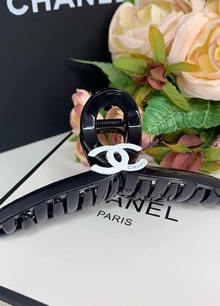 Брендовий краб для волосся чорний із білим логотипом